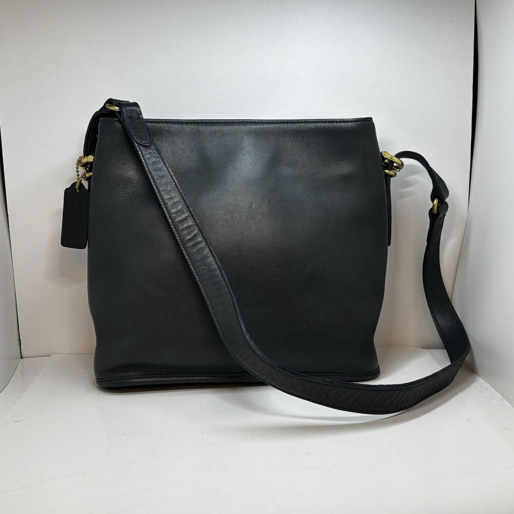 90s Vintage Coach Equestrian Compartment Bucket 9809 Leather Shoulder Bag Navy